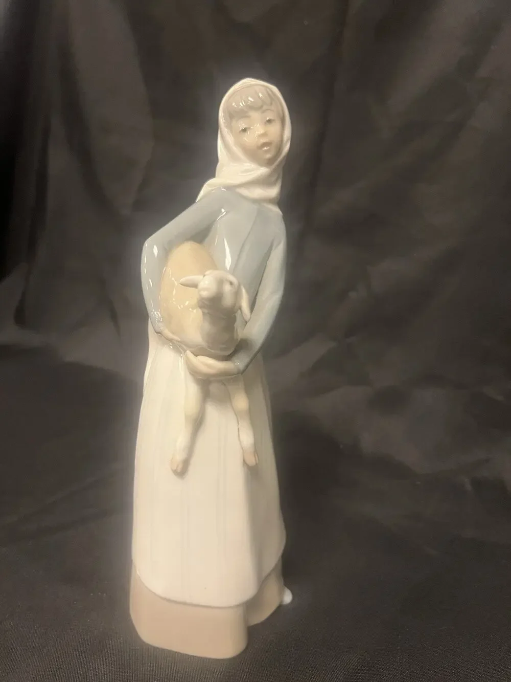 Vintage Lladro Figurine Girl with Lamb #4584 Retired 10 1/2